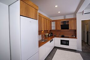 Merkuri Apart