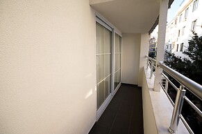 Merkuri Apart