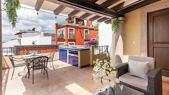 Centro 2BR Home with Rooftop Terrace