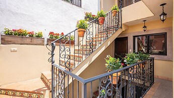 Centro 2BR Home with Rooftop Terrace