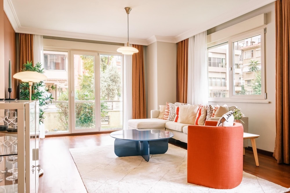 Spacious Flat 3 min to Coast and Bagdat Avenue