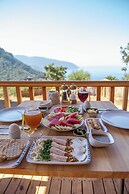 Goat Bungalow and Camping