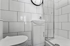 Stunning Very Large Studio in Coventry