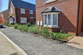 Peterborough - House - Sleeps 8 - Parking - Garden