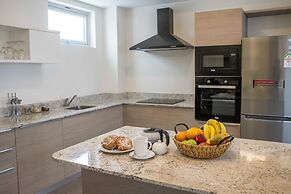 Capital Emerald Line 1 bed  by YourHost