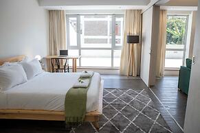 Capital Emerald Line 1 bed  by YourHost