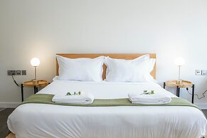 Capital Emerald Line 1 bed  by YourHost
