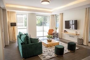 Capital Emerald Line 1 bed  by YourHost