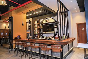 Capital Emerald Line 1 bed  by YourHost
