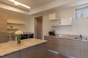 Capital Emerald Line 1 bed  by YourHost