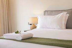 Capital Emerald Line 1 bed  by YourHost