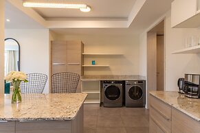 Capital Emerald Line 1 bed  by YourHost