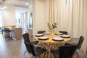 Capital Emerald Line 1 bed  by YourHost
