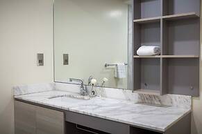 Capital Emerald Line 1 bed  by YourHost