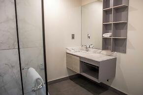 Capital Emerald Line 1 bed  by YourHost