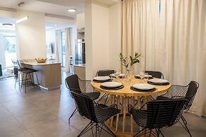 Capital Emerald Line 1 bed  by YourHost