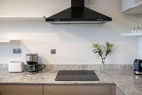 Capital Emerald Line 1 bed  by YourHost