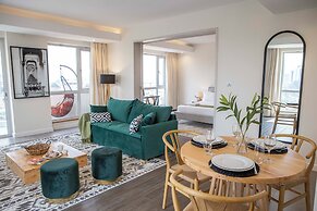 Capital Emerald Line 1 bed  by YourHost