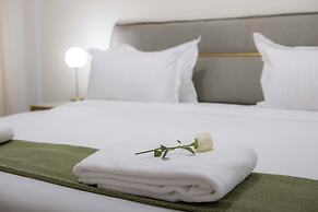 Capital Emerald Line 1 bed  by YourHost