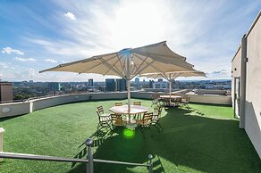 Capital Emerald Line 1 bed  by YourHost