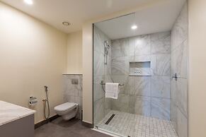 Capital Emerald Line 1 bed  by YourHost