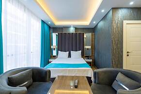 BLACK PALACE HOTEL