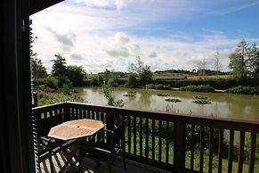 Beautiful Open Plan Lakeside Lodge, Shearsby