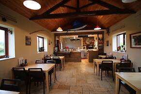 Beautiful Open Plan Lakeside Lodge, Shearsby
