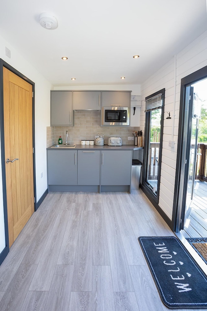 Beautiful Open Plan Lakeside Lodge, Shearsby