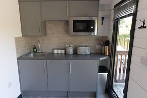 Beautiful Open Plan Lakeside Lodge, Shearsby