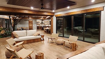 Lamangata Luxury Surf Resort