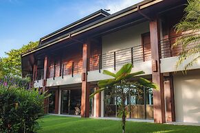 Lamangata Luxury Surf Resort