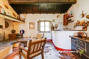 Exclusive Apartment With Fireplace