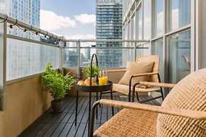 Toronto. 21 Iceboat Ter 48 Floor