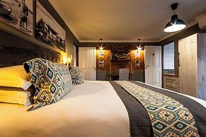 Hornbill Family Suites