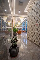 The Avenue Grand