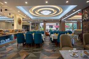 The Avenue Grand