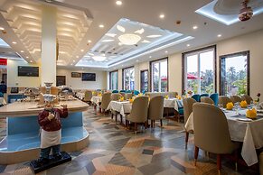 The Avenue Grand