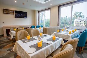 The Avenue Grand