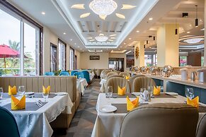 The Avenue Grand