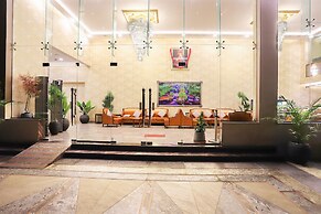 The Avenue Grand