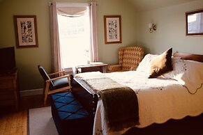The Bread & Cheese Country Inn