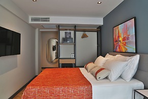 In The Middle Hotel