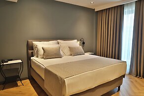 In The Middle Hotel