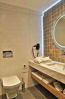 In The Middle Hotel