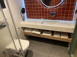 In The Middle Hotel