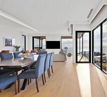 Bayview Luxe Entertainer Pool World Class View