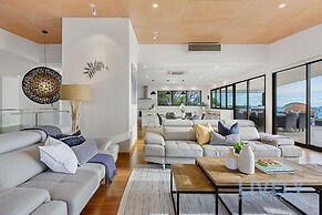 The Ocean s Edge Luxury Entertainer With Views