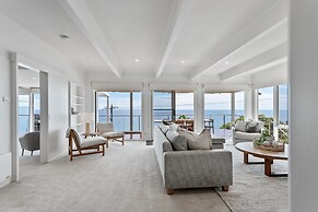 Clifftop Coastal Sanctuary With Panoramic Views