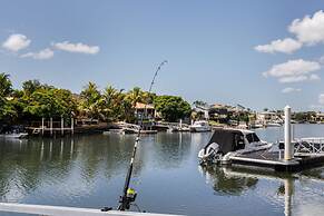 Modern Waterfront Retreat Private Pool Dock